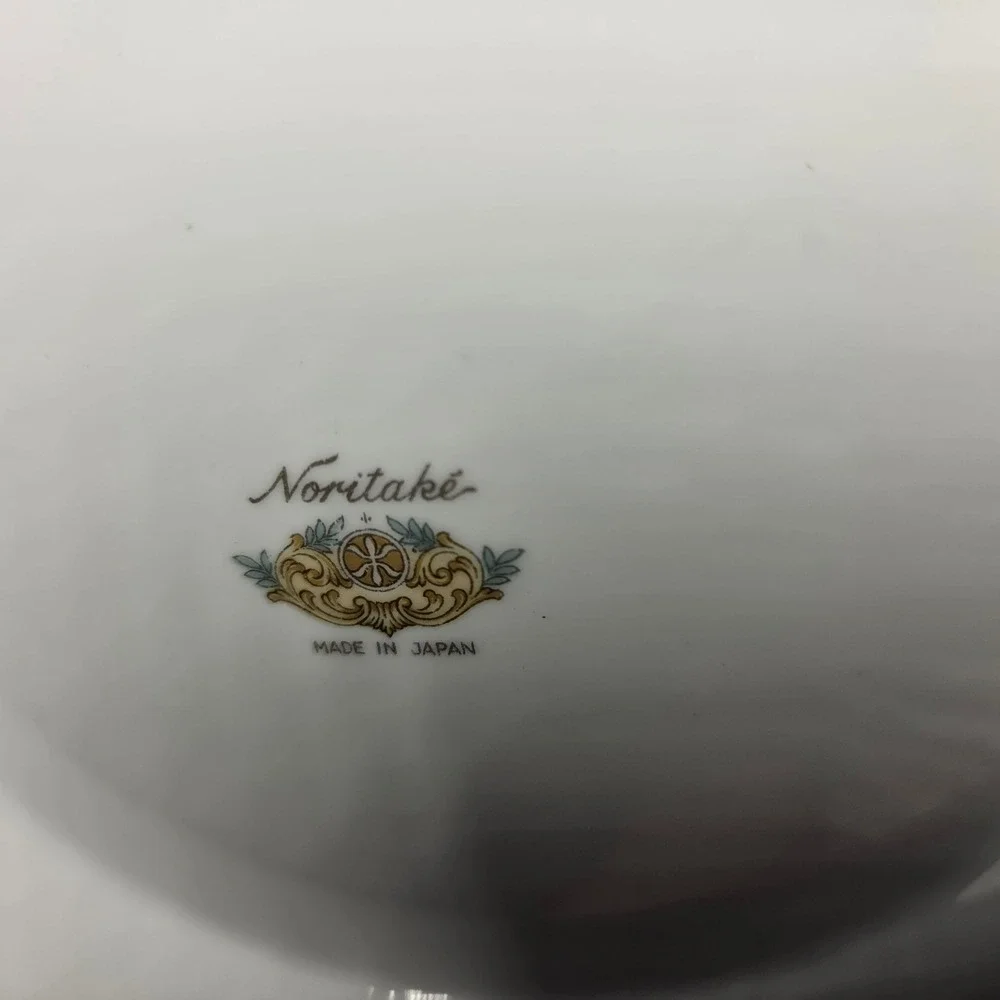 Noritake Japan Floral Porcelain Covered Round Vegetable Tureen Gold Trim Cream